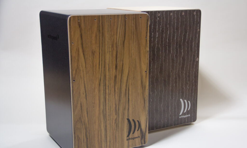 Schlagwerk Super Agile Silver Lining & Rustique Cajons Test - Bonedo