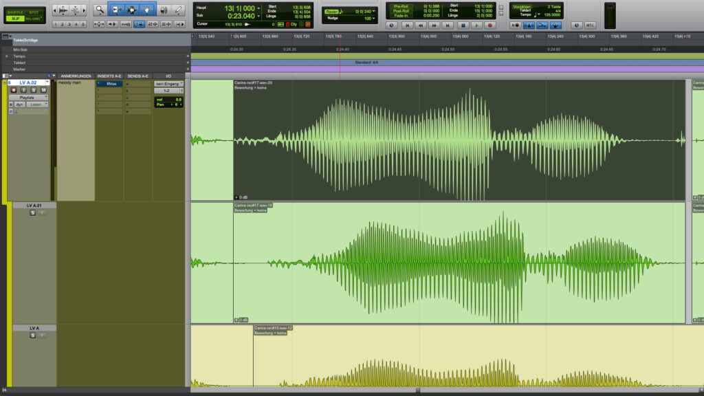 Pro Tools ermöglicht das bequeme Verschieben von Audiomaterial innerhalb der Clip-Grenzen, wie an dem grünen Clip und seiner Kopie zu sehen ist.