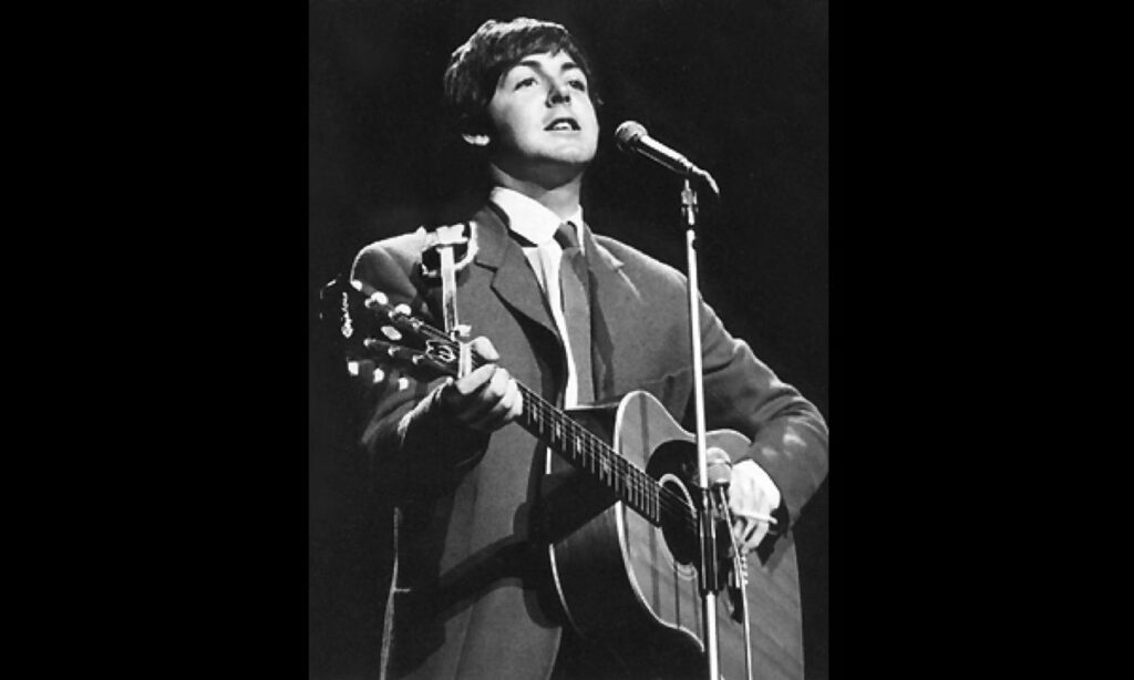 Paul McCartney mit Emperor (Quelle: Epiphone)