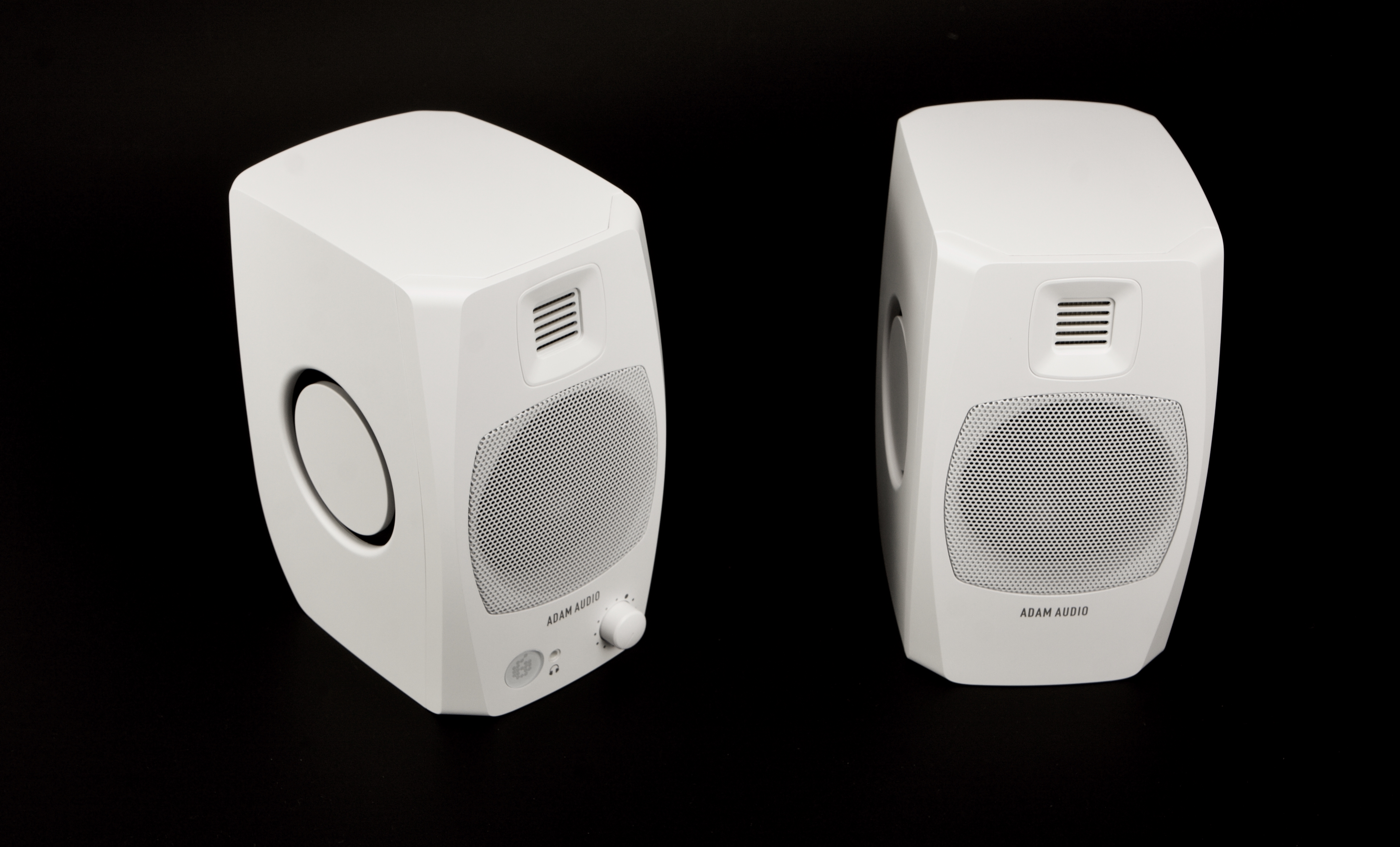 ADAM Audio D3V Test Artikelbild