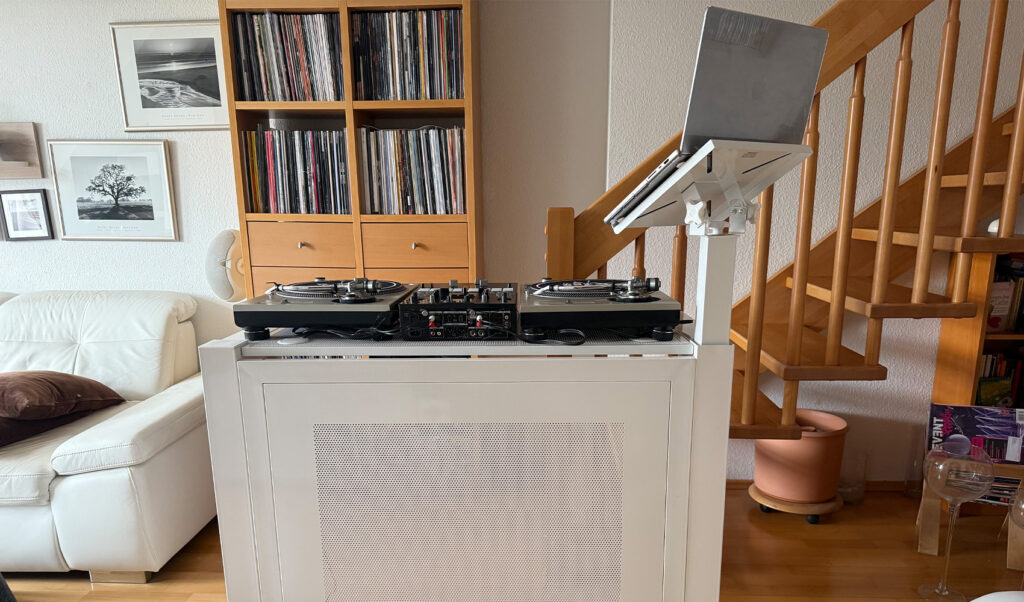 Omnitronic BOOZ Event Stand White  Tisch ohne Blende