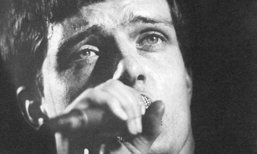 Ian Curtis mit Joy Division