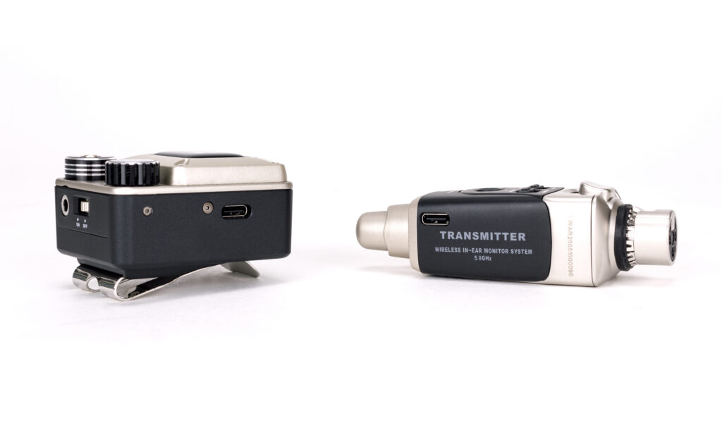 Die Akkus von Sender und Empfänger werden per USB-C-Buchse aufgeladen.