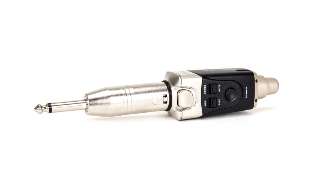 XVive U45 Klinkenadapter: Mit dem beiliegenden Adapter kann der Sender in Klinkenbuchsen eingesteckt werden.