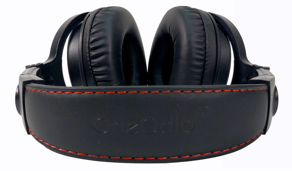 Der robuste Kopfbügel des OneOdio Studio Wireless C trägt sich gut 