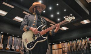 Fender veröffentlicht den Limited Edition Masterbuilt Adrian Younge Jazz Bass Artikelbild