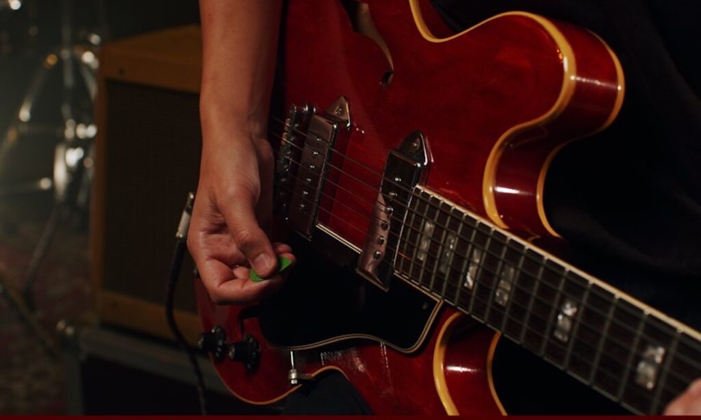 Hollowbody E-Gitarre mit Single-Coil-Tonabnehmern. (Bildquelle: Native Instruments)