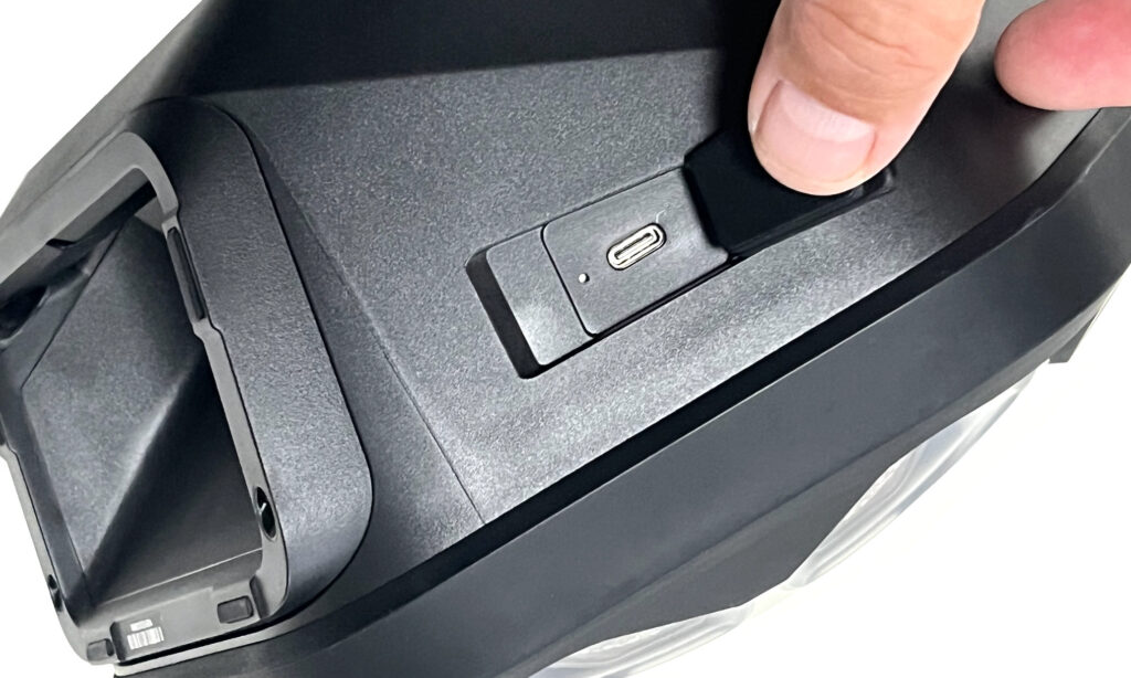 USB-Anschluss zum Laden der Lampe 
