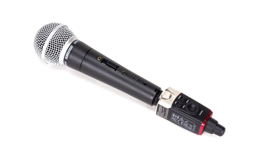 Mit dem Wireless System werden dynamische Mikrofone wie das Shure SM58 zu Funkmikrofonen