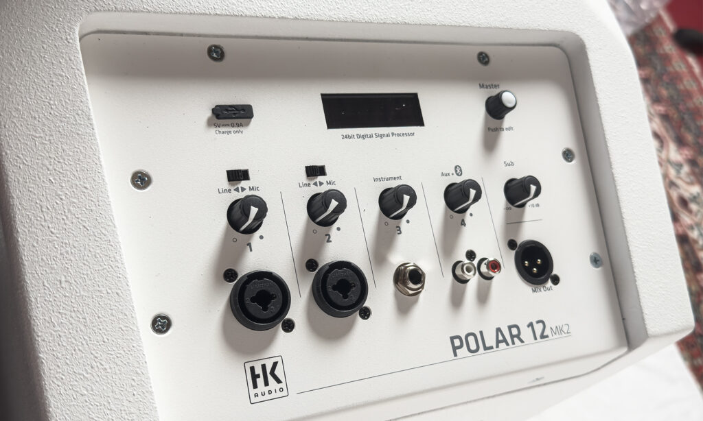 Das Bedienpanel der weißen HK Polar 12 MK2 Variante