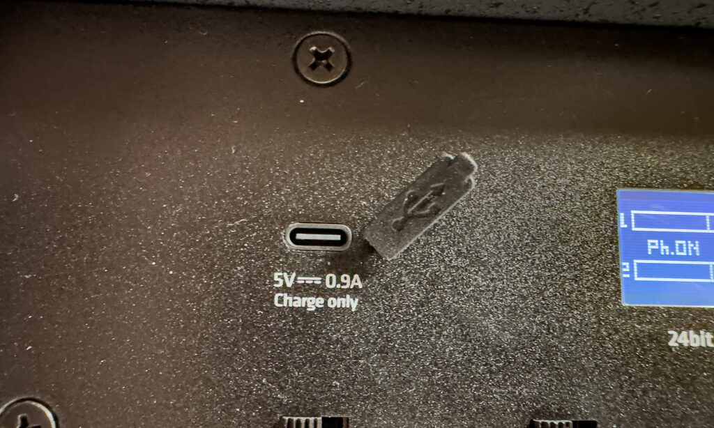 Die USB-C Buchse zum Firmware-Update oder zur Stromversorgung kompatibler Geräte