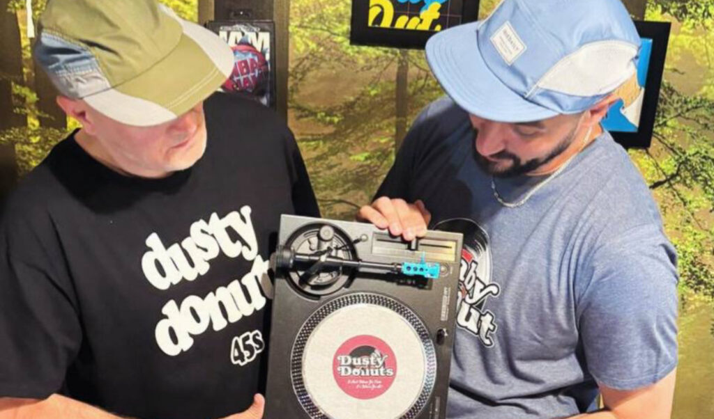 Die Dusty Donuts haben viel Liebe für den kleinen Reloop RP-7 übrig