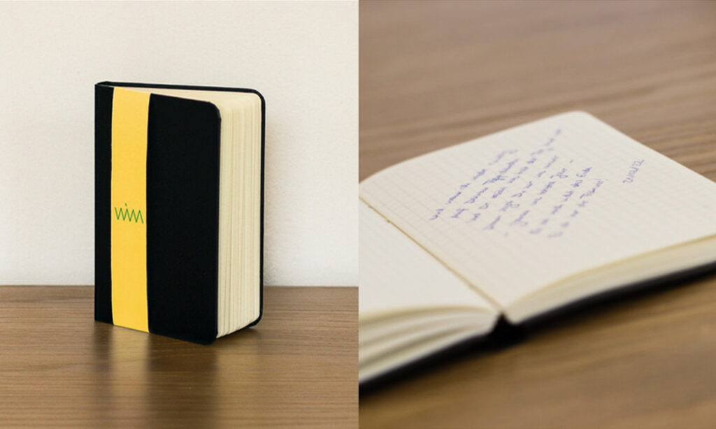 Notizbuch mit handgeschriebenen Gedichten.
