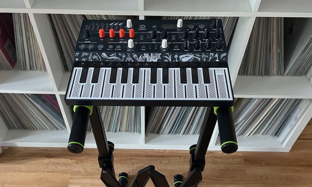Gravity KS AKS 01 B mit Arturia Microfreak (Bildquelle: Sven Rosswog)