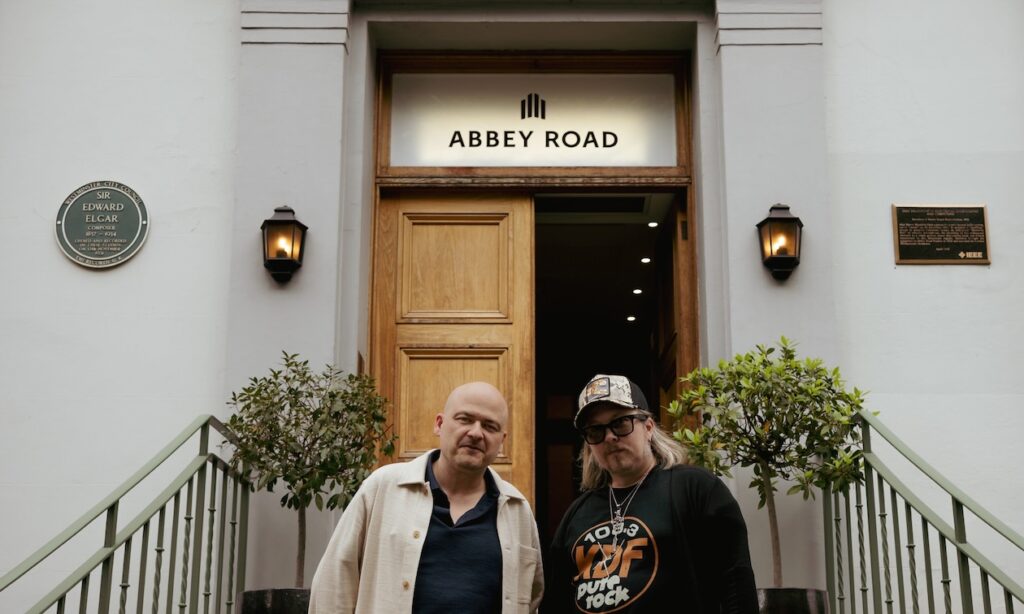 Drew Ryder Smith und Glenn A. Tabor III vor den Abbey Road Studios (Bildquelle: Schoeps) 