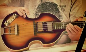 „The Beatle and the Bass“ – Paul McCartneys verlorener Höfner-Bass kommt auf die Leinwand! Artikelbild