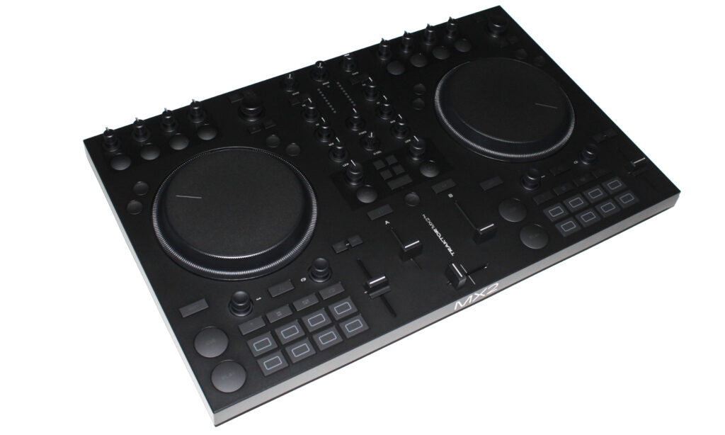 Native Instruments Traktor MX2 DJ-Controller von oben …