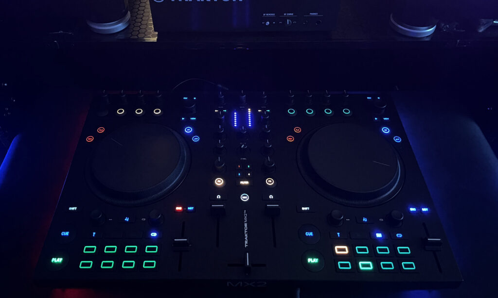 Bodenbeleuchtung beim Native Instruments Traktor MX2