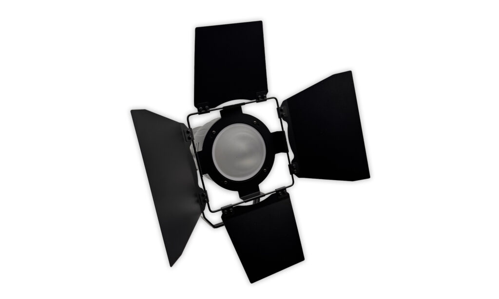 Die Stairville Revue 200 FC entspricht dem altbekannten Bild eines Studio-Fluters
