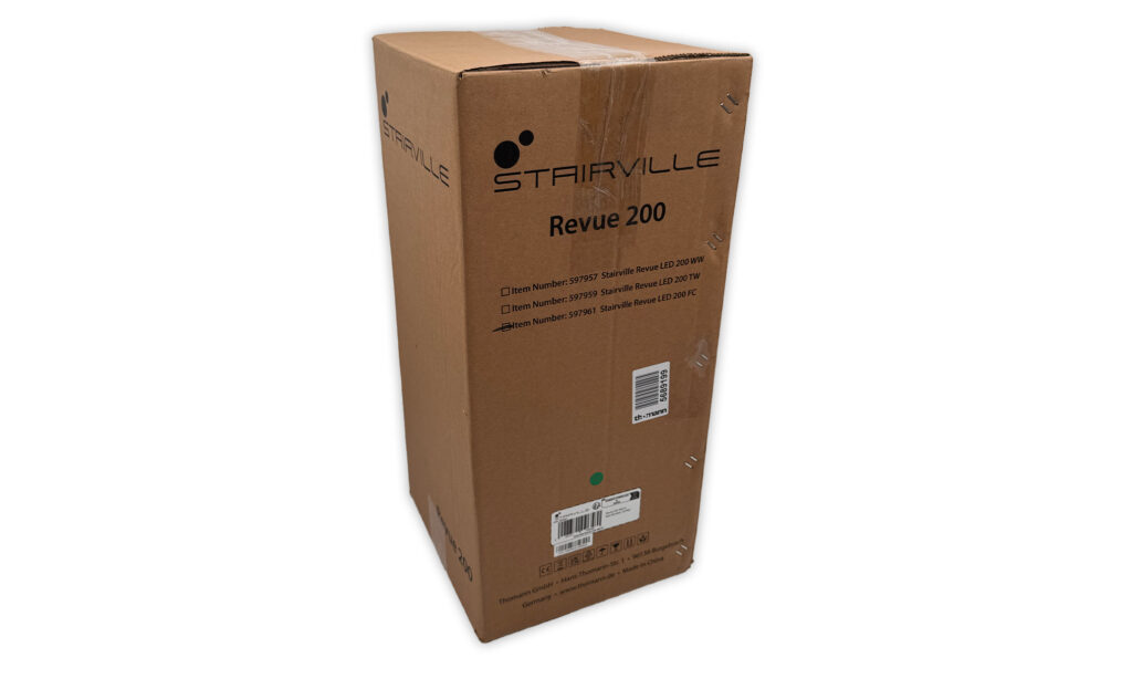 Geliefert wird die Stairville Revue LED 200 FC im Pappkarton