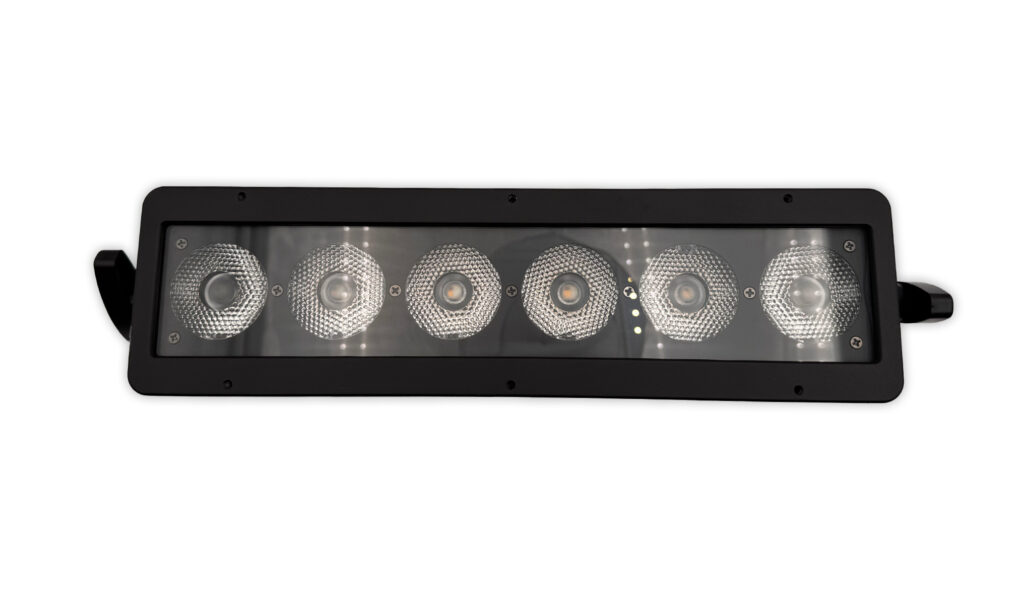 Die Vorderseite der Varytec Event Bar IP 620 beherbergt alle LEDs