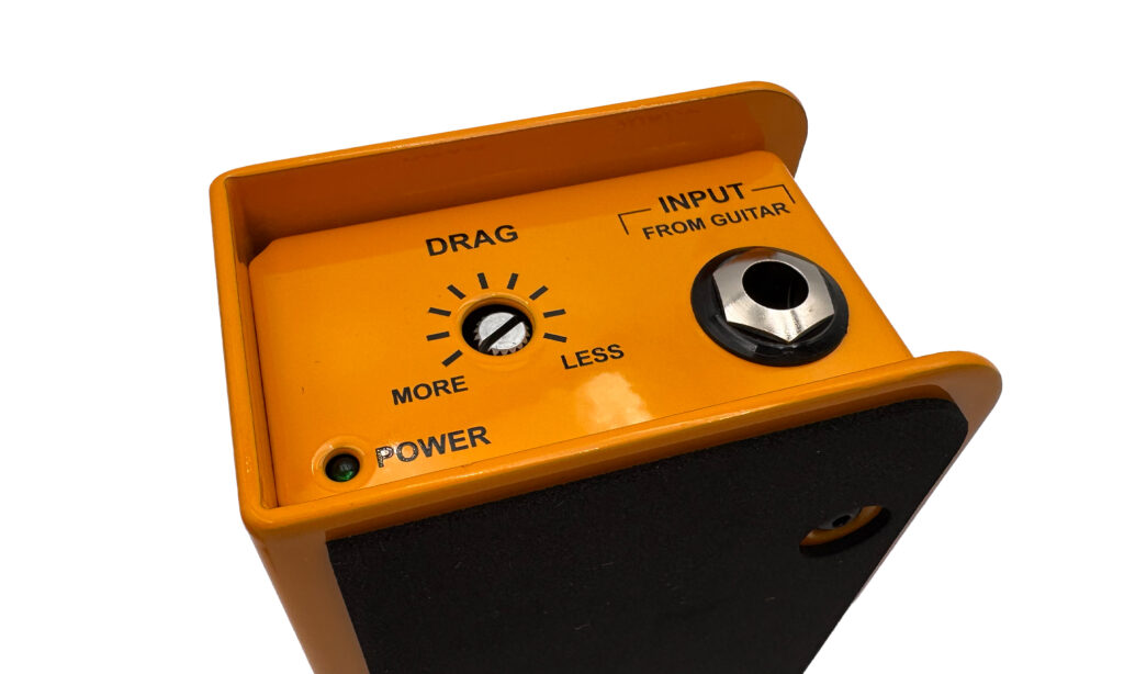 Auch der Drag-Regler ist an der Vorderseite zu finden