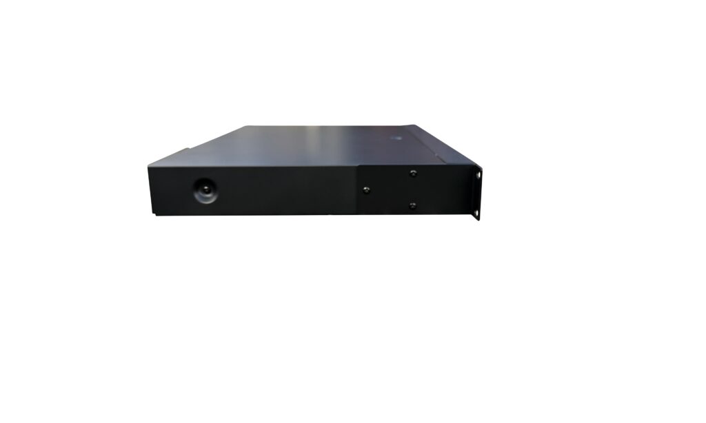 Die Rack-Ohren des Tascam MP-800U DAB sind bereits ab Werk vormontiert