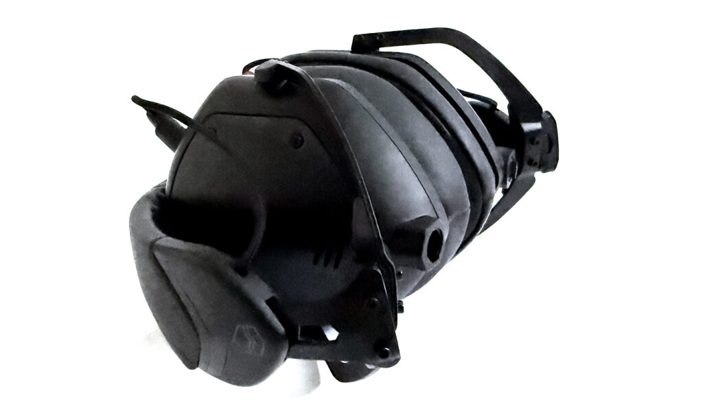 Dagegen ist der V-Moda M-100 Pro sehr gelenkig