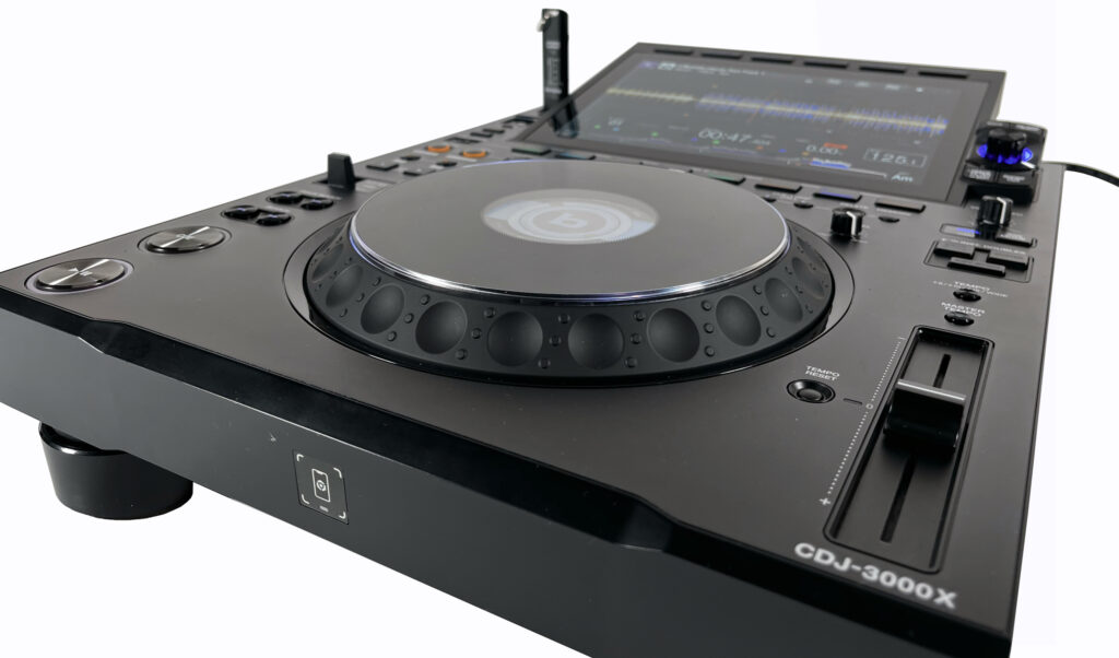 Der schlichte Look steht dem AlphaTheta CDJ-3000X gut