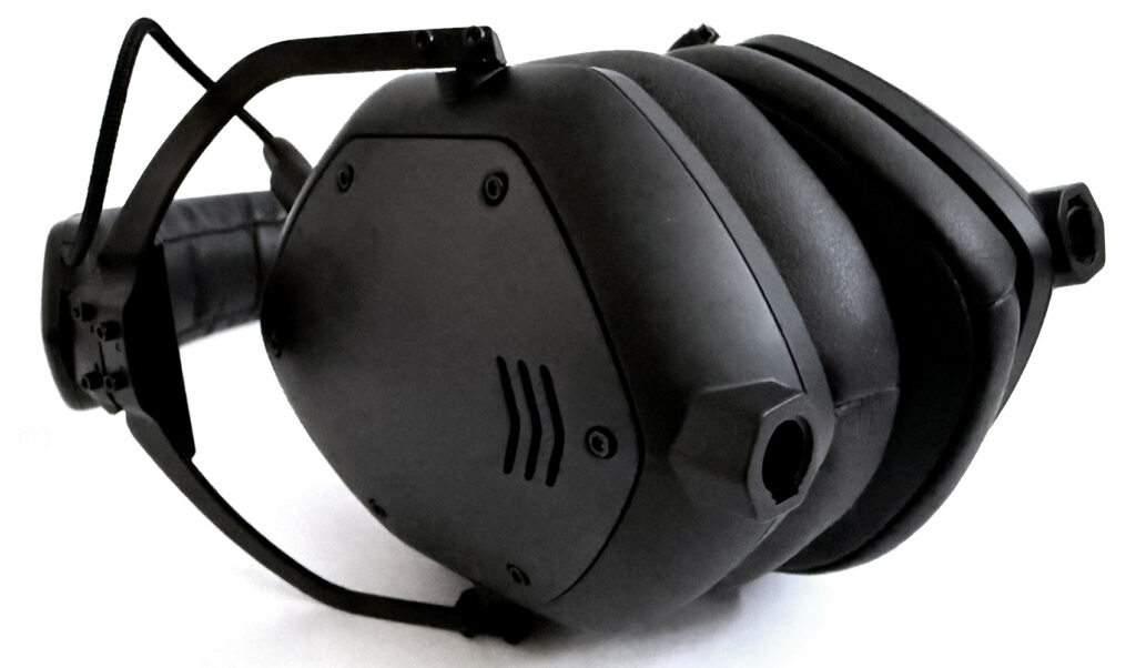 Beim M-100 Pro kann man sich die Kabelanschlussseite heraussuchen