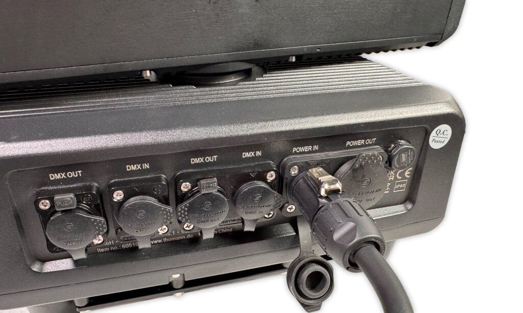 Varytec Hero Wash 1940 IP und 760 IP Test - Über TR-1 wird das Gerät mit Strom versorgt