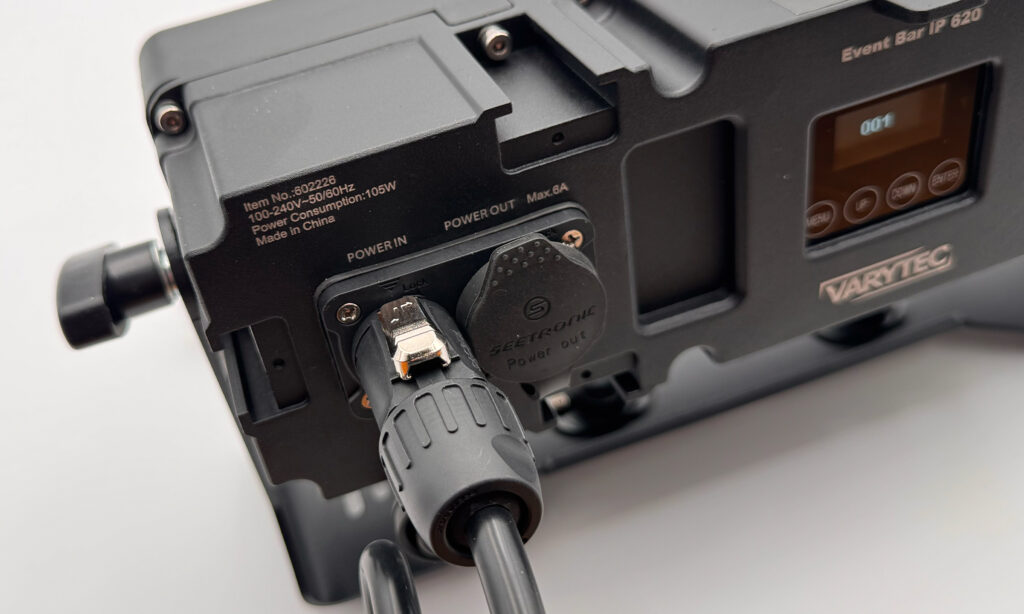 
… schaltet sich die Varytec Event Bar IP 620
von selbst ein