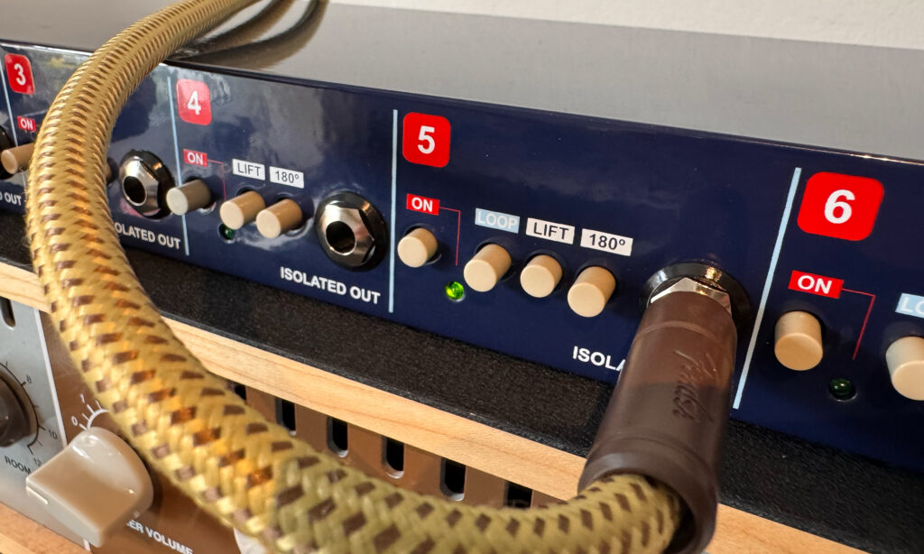 Per Loop-Button lässt sich der Effektweg des Radial Engineering JD7 dazuschalten