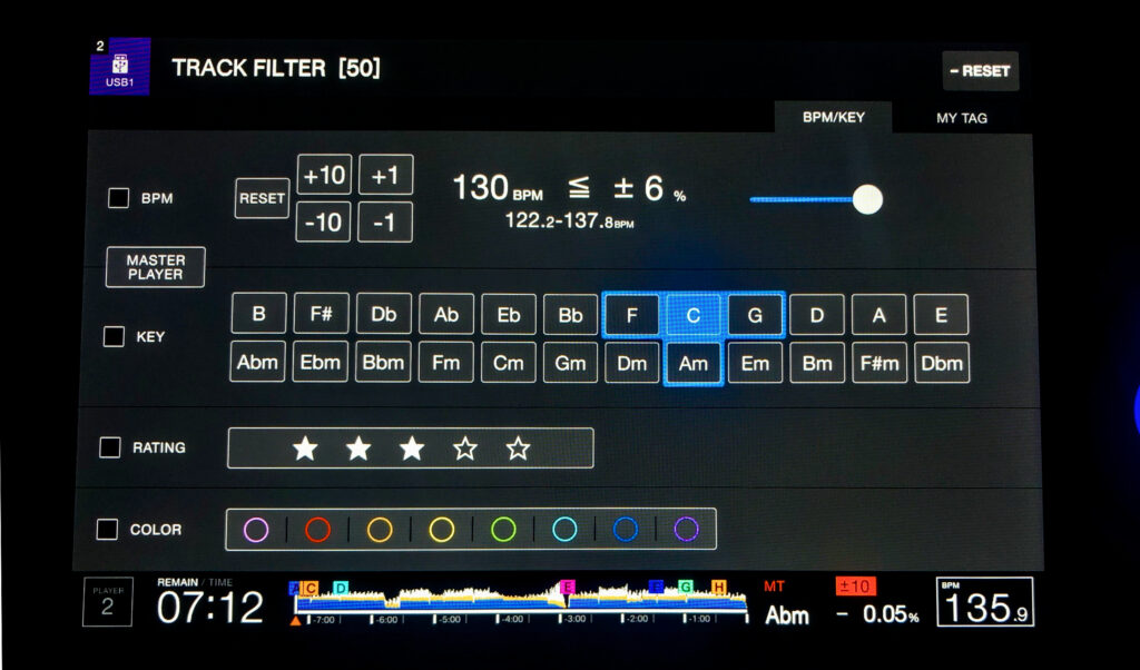 Im Trackfilter-Menü können für jeden Track passende Attribute verliehen werden, von BPM und Key bis Likes und Farbe