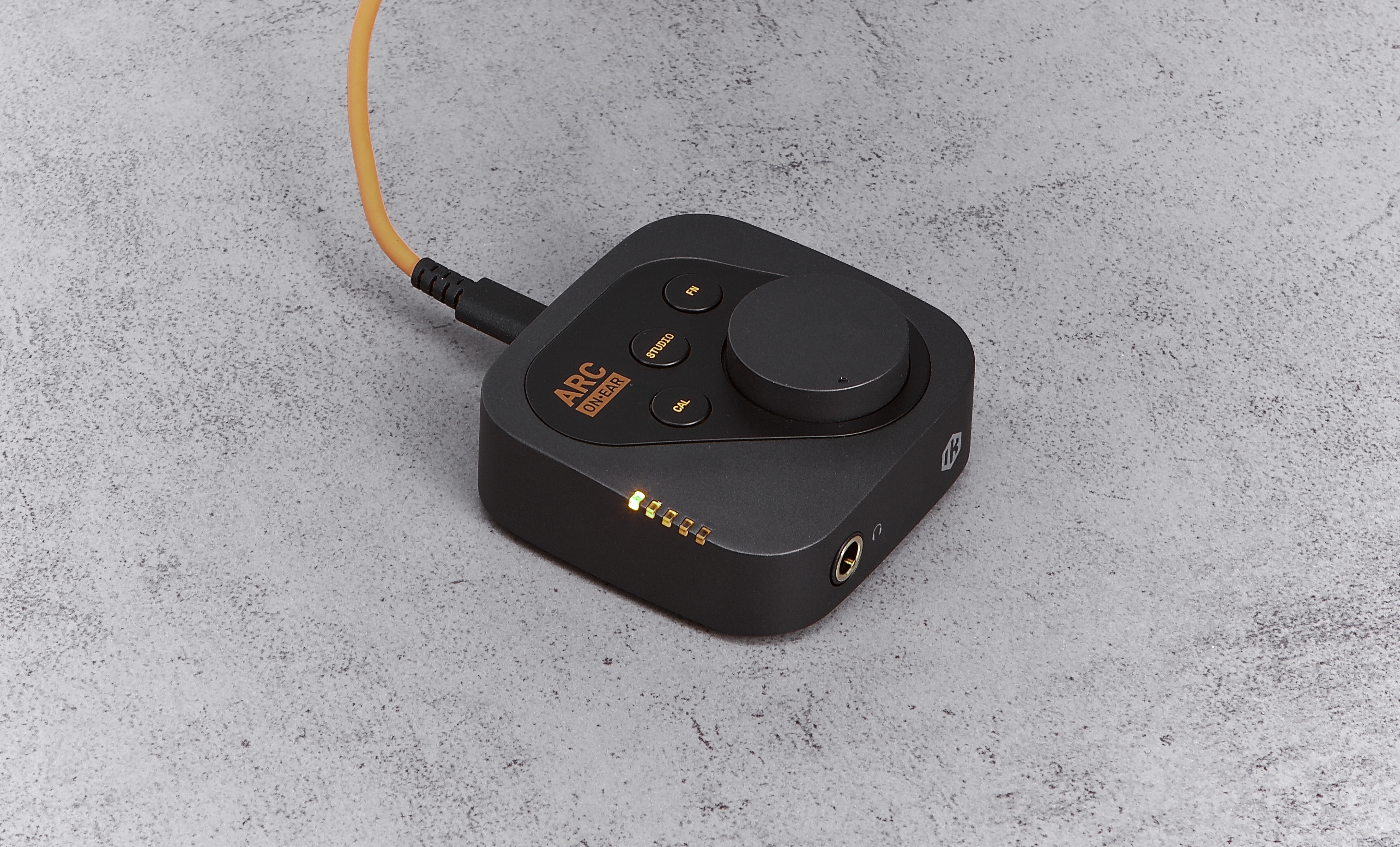 IK Multimedia ARC ON-EAR Test Artikelbild