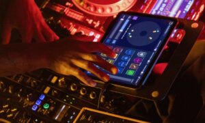 L-Acoustics DJ - Verwandelt Stereo-Files Live in Raumklang Artikelbild