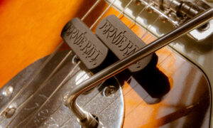 Ernie Ball Mute Noodle, String Dampener, Spring Dampener und Pickholder – Helfer für jeden Gitarristen Artikelbild