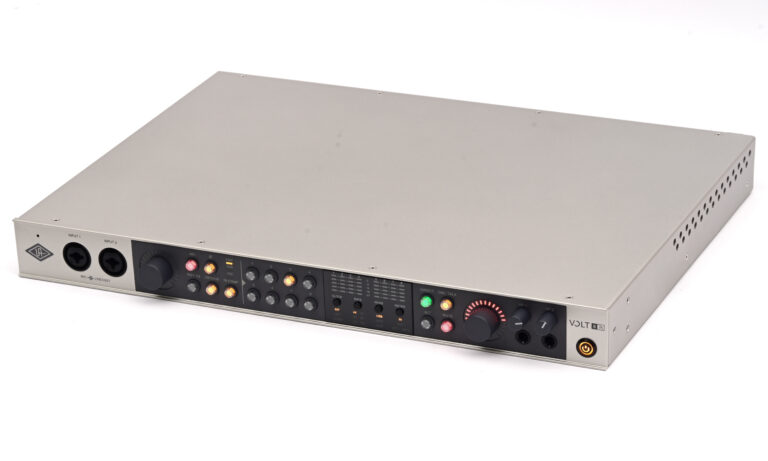 Universal Audio Volt 876 USB Recording Studio Test Artikelbild