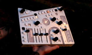 Whimsical Raps Atrium: Analoger Synthesizer mit fünf Stimmen Artikelbild