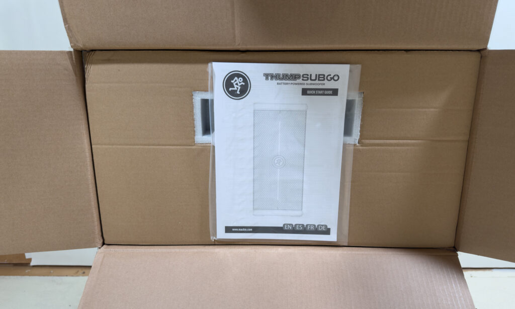  Im Inneren ist der Subwoofer vor Transportschäden geschützt