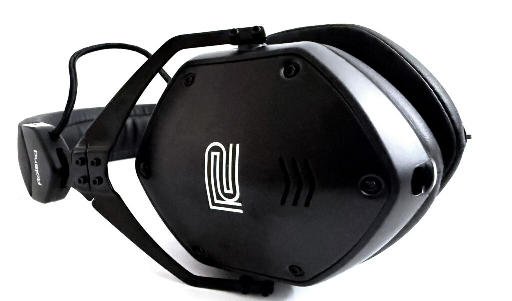 Roland VMH-S100: Die Kapsel mit dem angeschraubten Metallschild