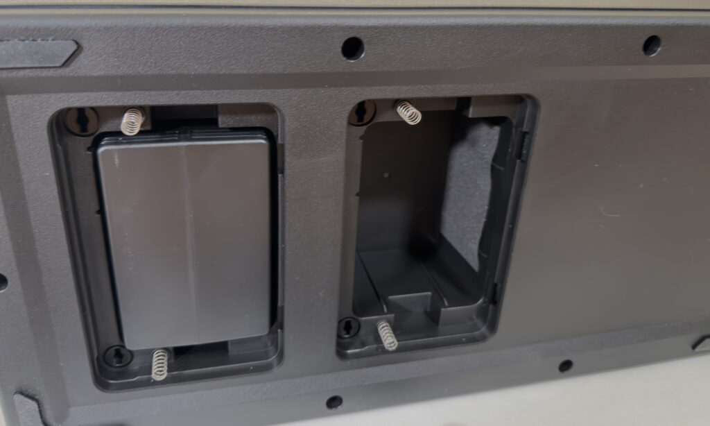 Mackie Thump Sub GO,: Der Akku lässt sich auch während des Betriebs wechseln