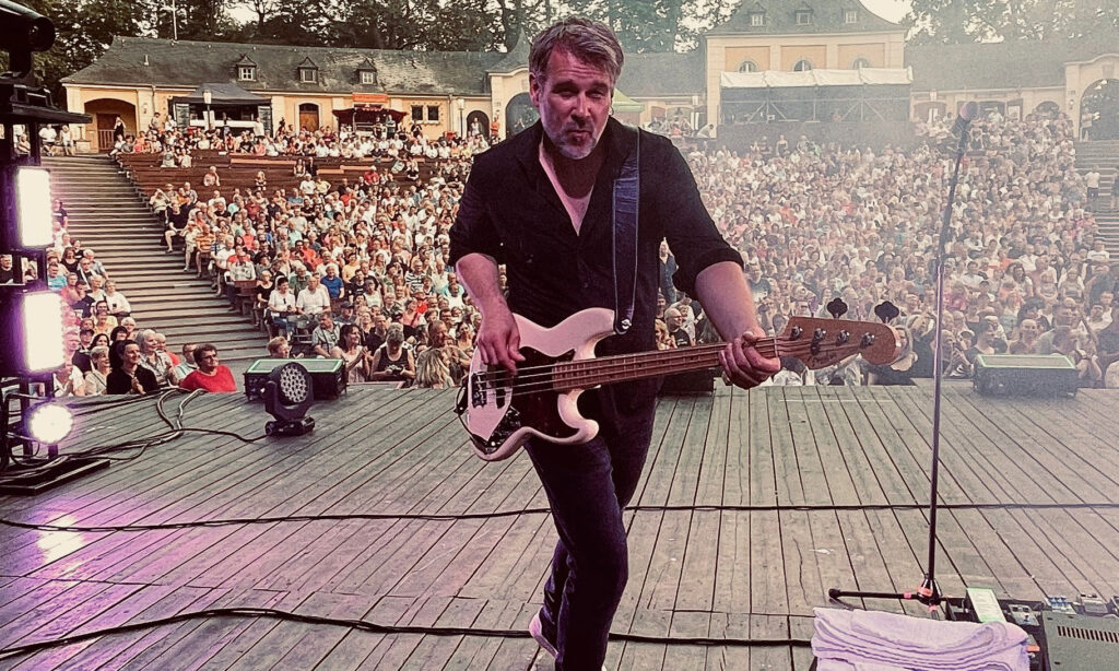 Bassist Daniel Bätge 