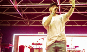 So findest du deinen Künstlernamen Artikelbild