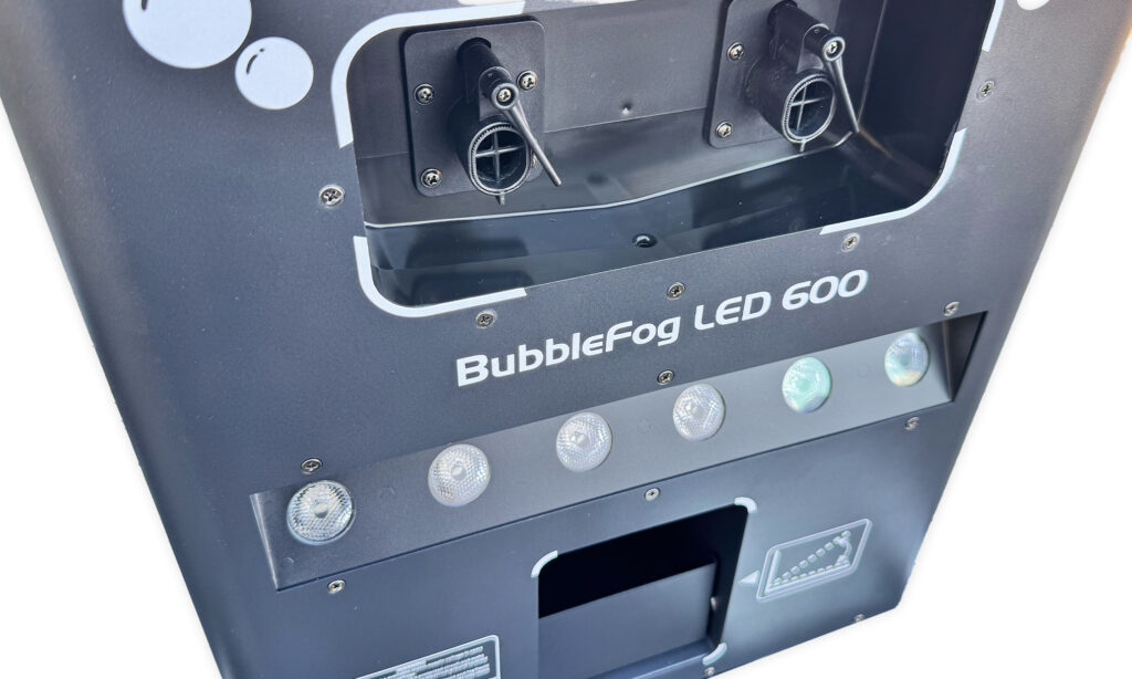 … einer Reihe von RGWUV-LEDs