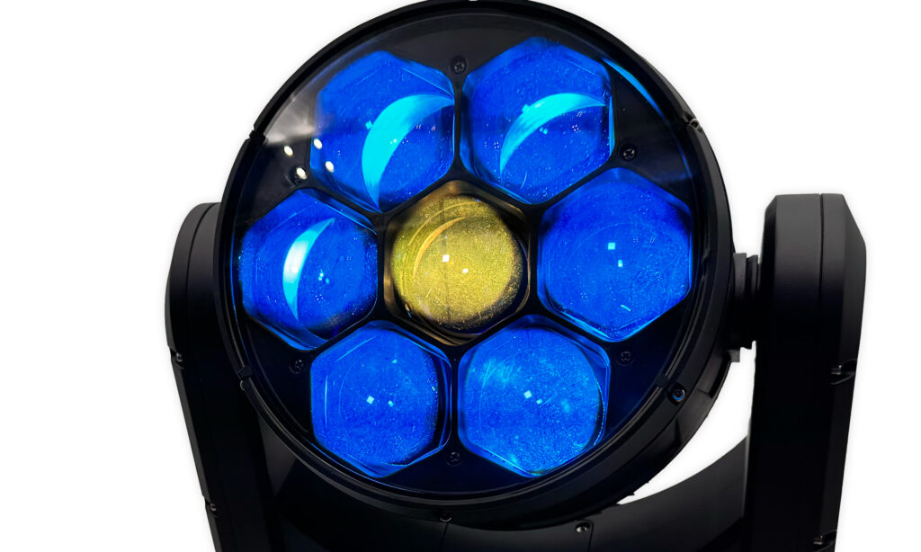 Eurolite LED IP TMH-H420, 26 CH
Mit 26 Kanälen können Center und Ring bedient werden