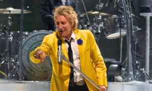 "Out the f*cking way!" – Rod Stewart unterbricht Konzert und beschimpft Fan Artikelbild