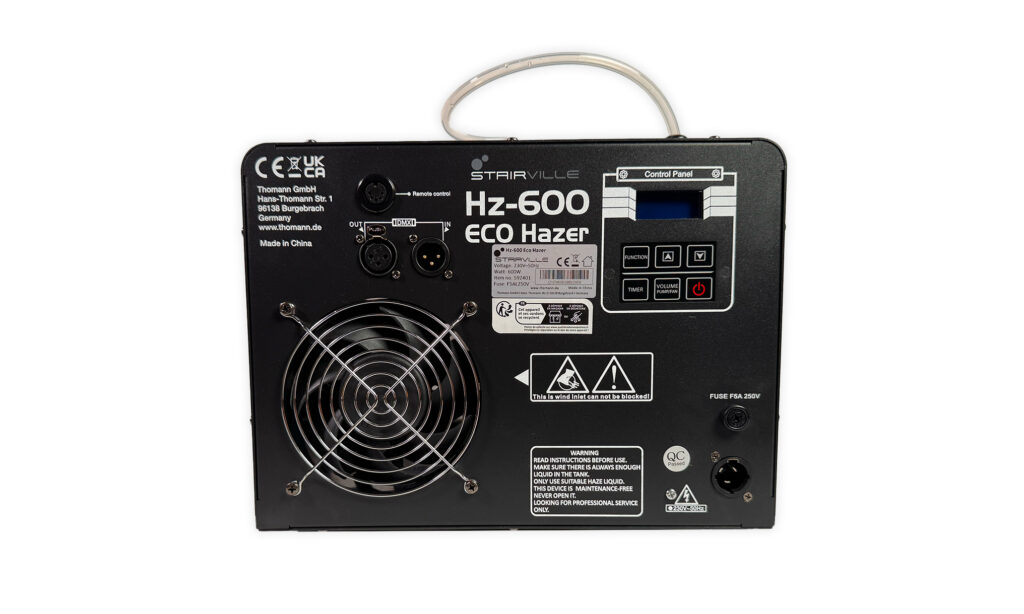 Hinten befinden sich alle Anschlüsse …