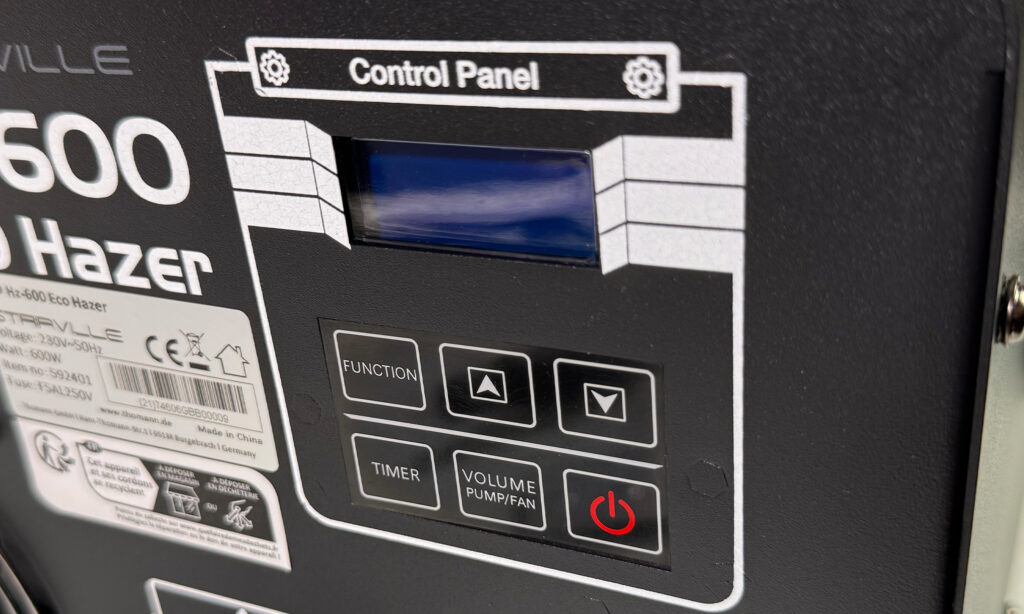 … und das Display des Stairville Hz-600 Eco Hazer.