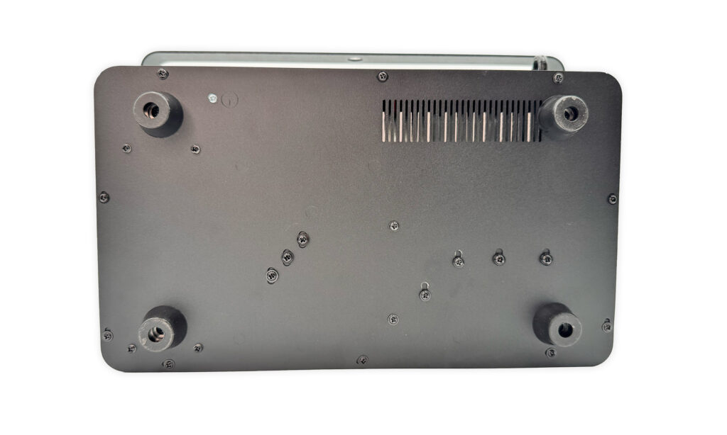 Die Unterseite des Stairville LEDiator mit vier Gummifüßen
